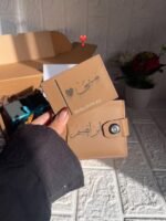 ⁦محفظة جلد طبيعي بالاسم – هدية شيك بطابع شخصي⁩ - الصورة ⁦2⁩